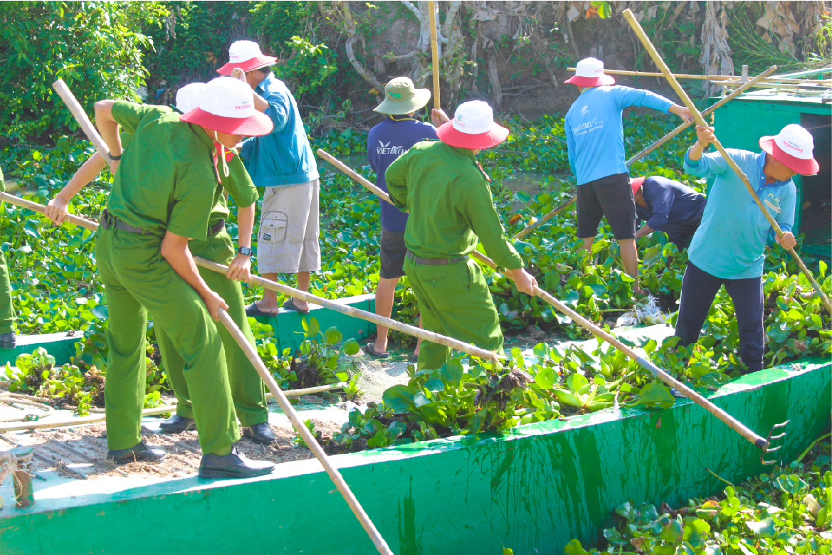 Minh Long - Đồng hành cùng nông dân, dọn sạch rác bảo vệ môi trường